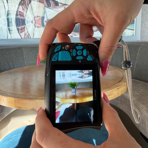 Canon PowerShot D20 Digital camera - Picture 3 of 5